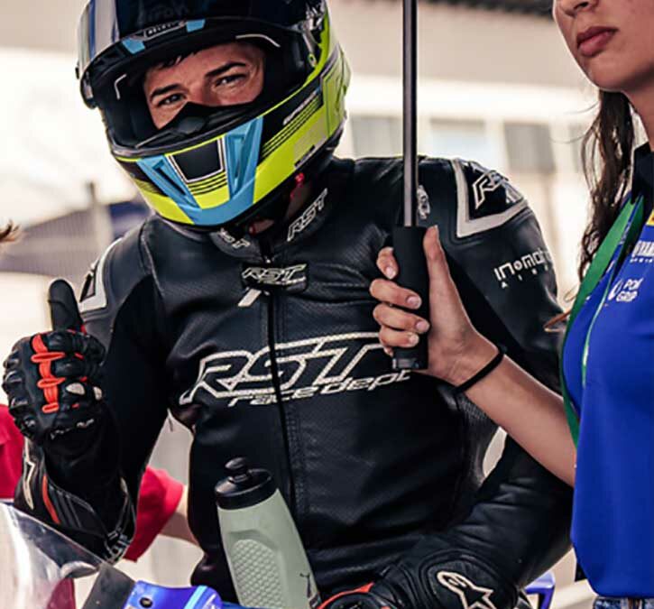 Fran Ureta en la parrila de salida - competición de motociclismo